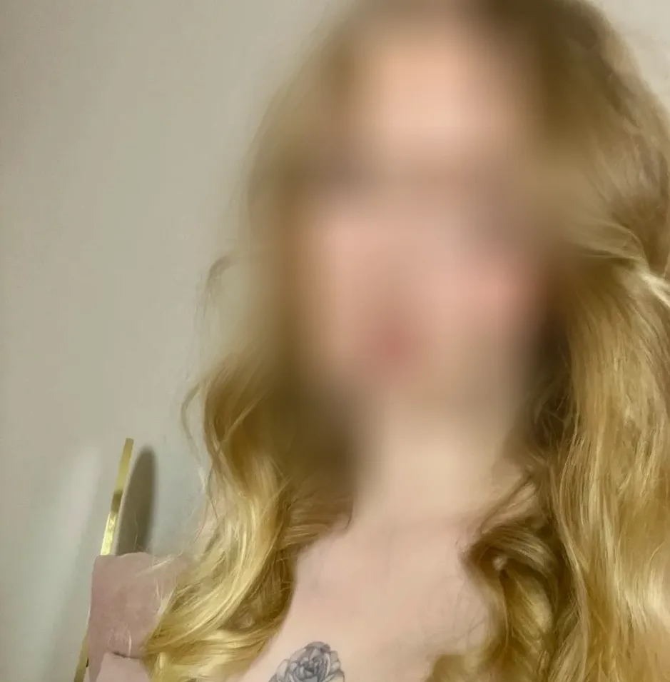 Denise, 23
