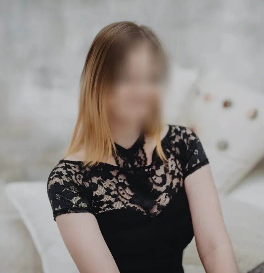Isabella, 24