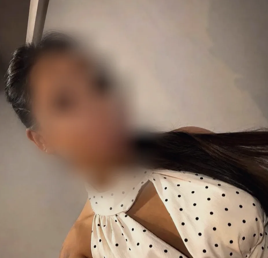 Julia, 25