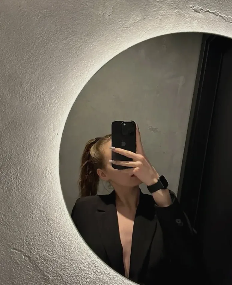 Nicole, 21